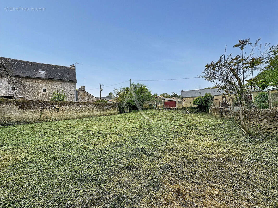 Terrain à CHAVAGNES