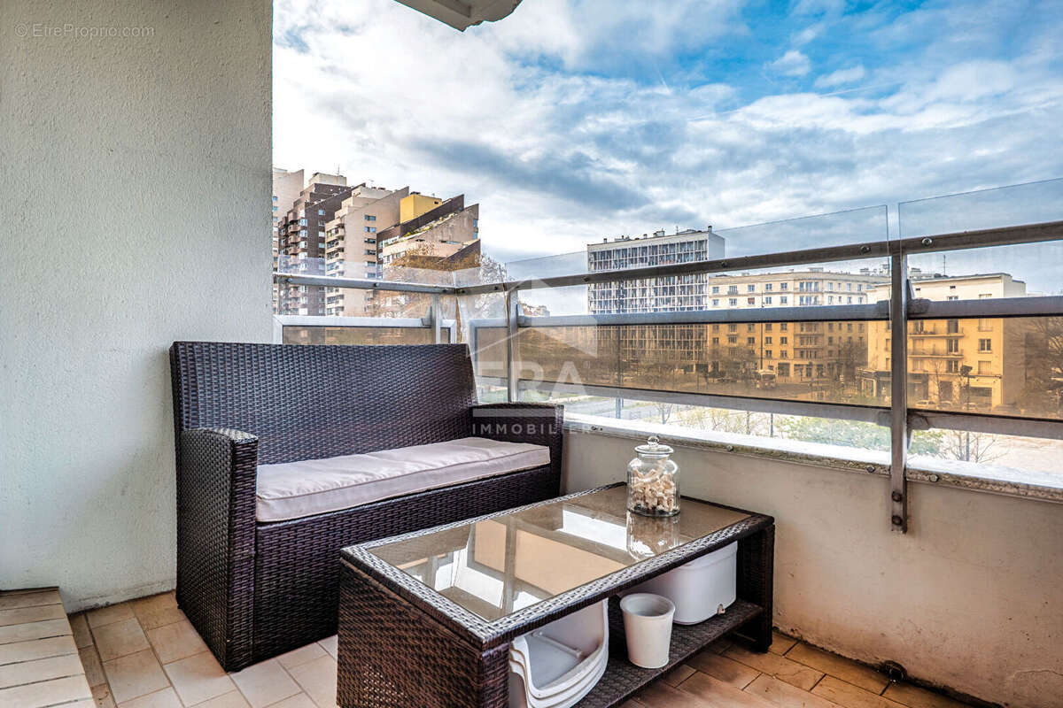 Appartement à COURBEVOIE