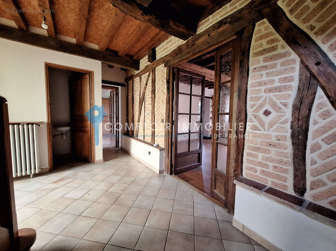 A vendre Dpt 81 Maison à restaurer 6 ch. avec extension, terrain et dépendances - photo 2