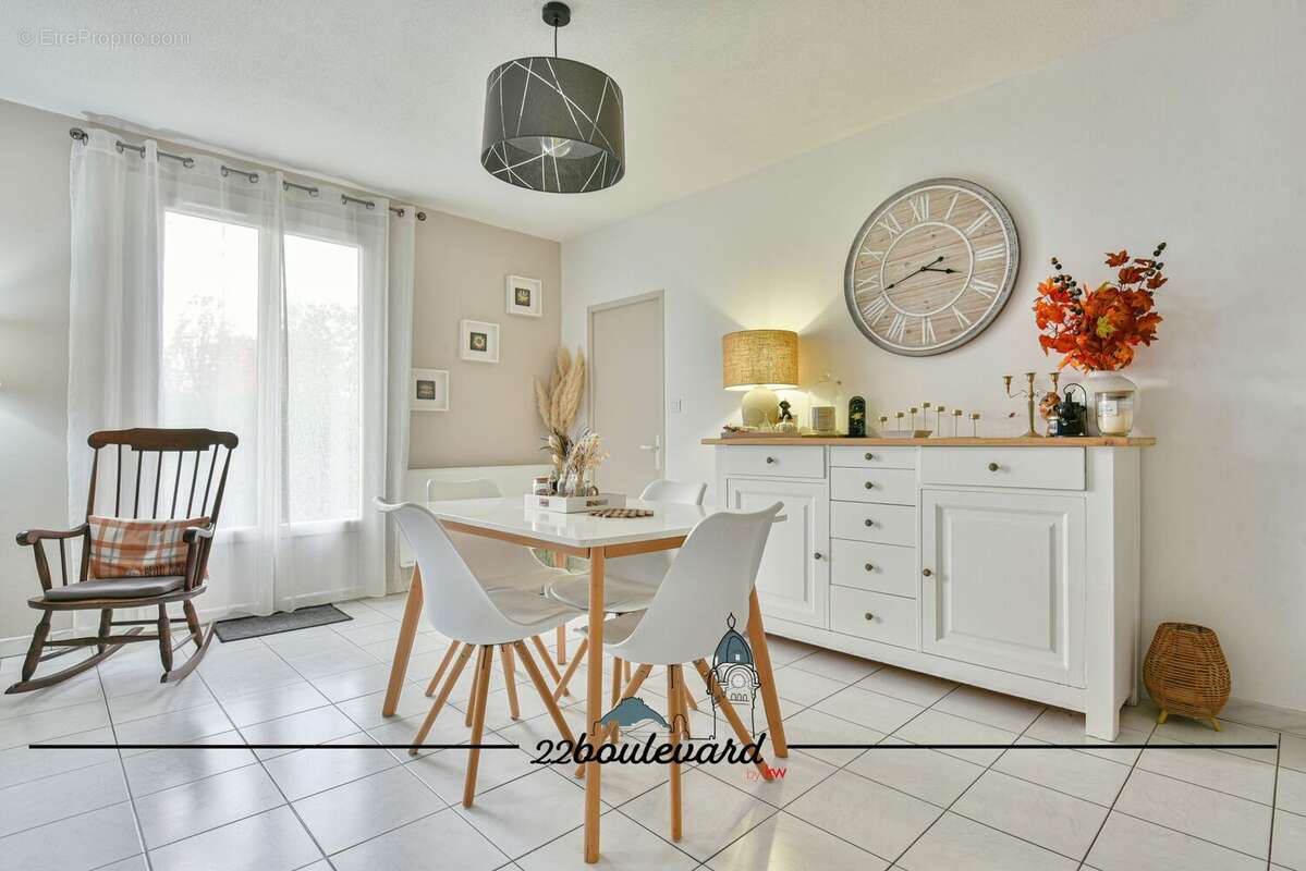 Maison à SAINT-GENEST-SUR-ROSELLE