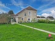 Maison à LE MELE-SUR-SARTHE