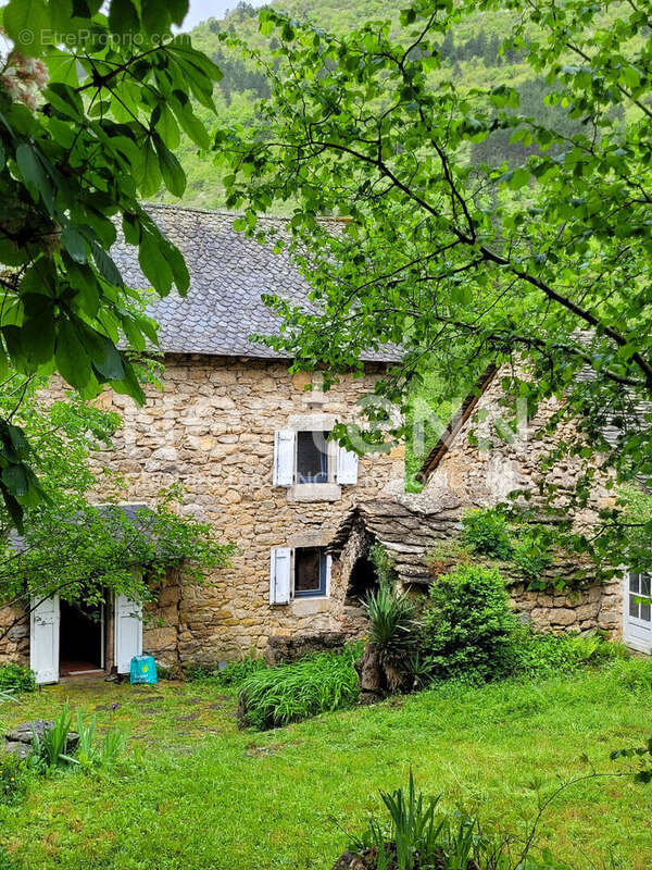 Maison à SAINTE-ENIMIE