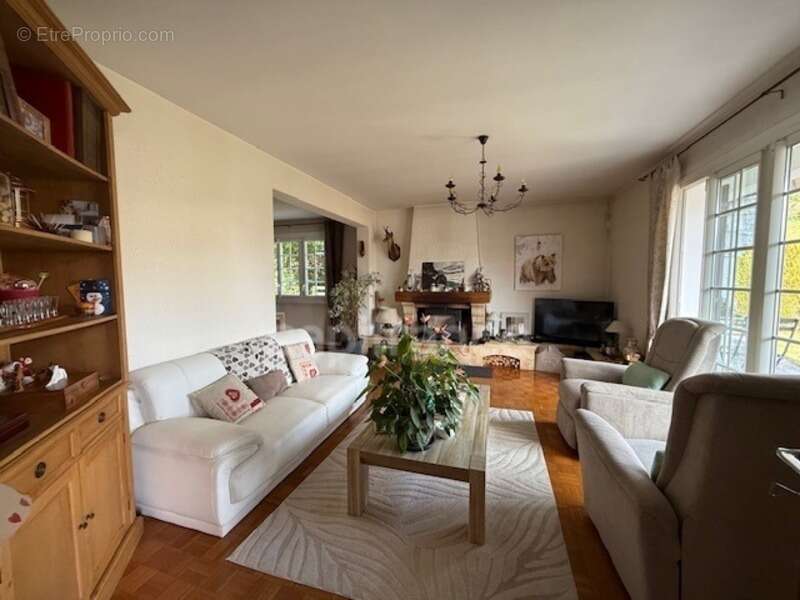 Superbe villa en position dominante - photo 9
