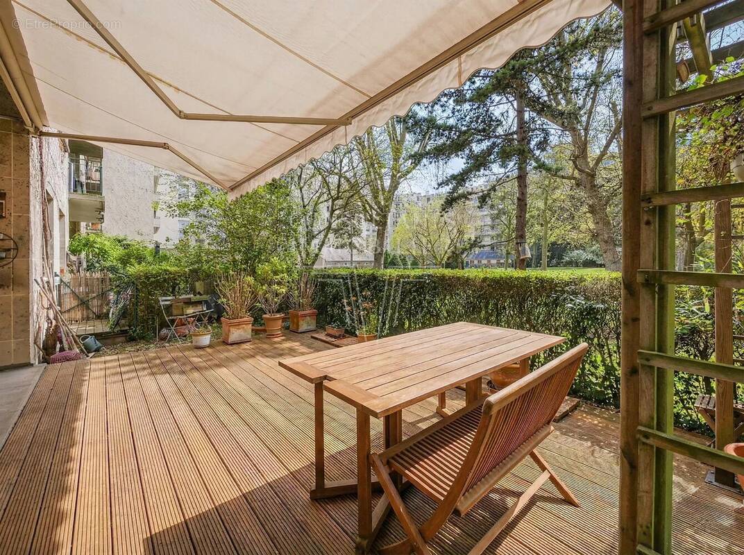 Appartement à NEUILLY-SUR-SEINE