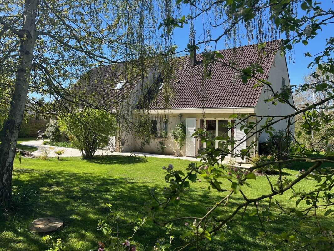 Maison à MEZY-SUR-SEINE