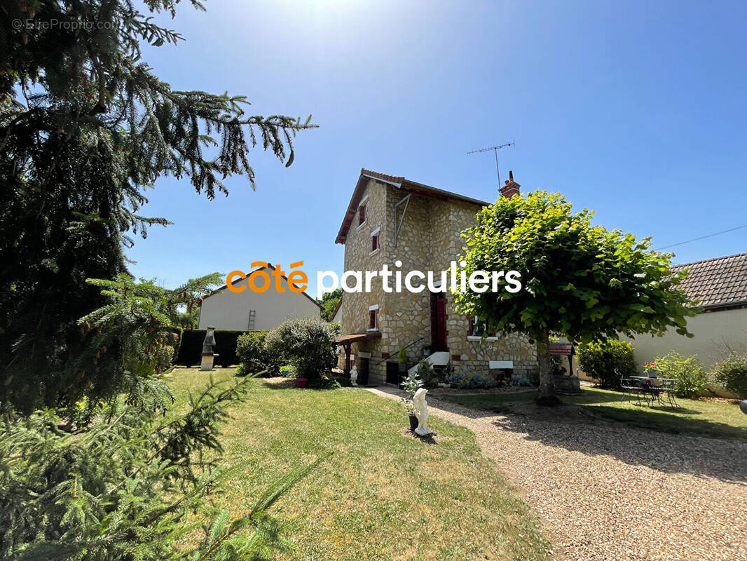 Maison à SAINT-AMAND-MONTROND