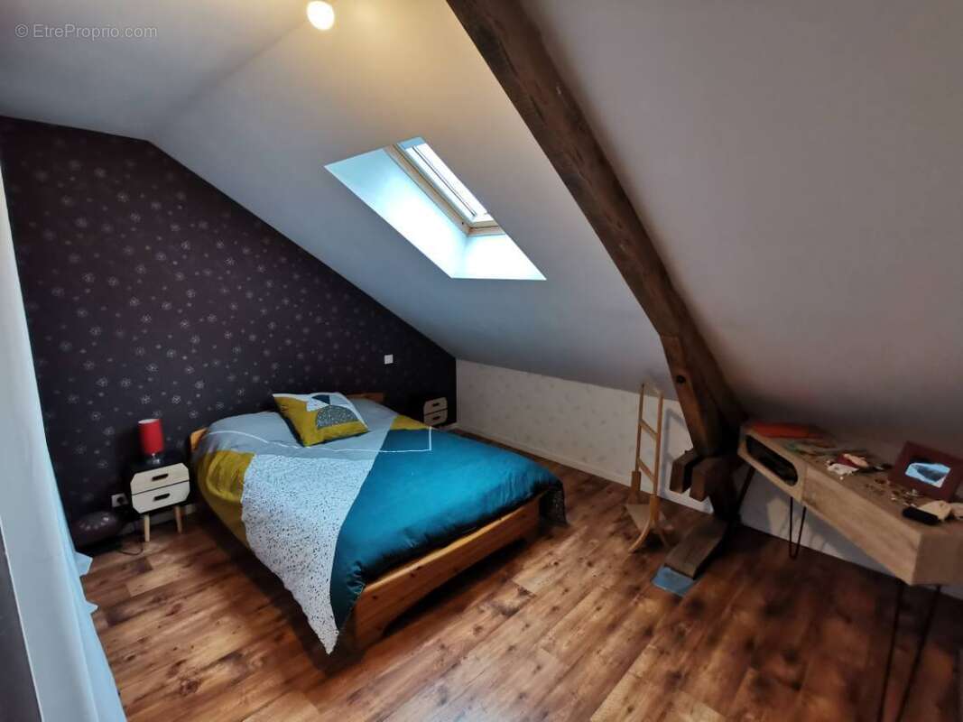 Maison à SAINT-LAURENT-SUR-GORRE