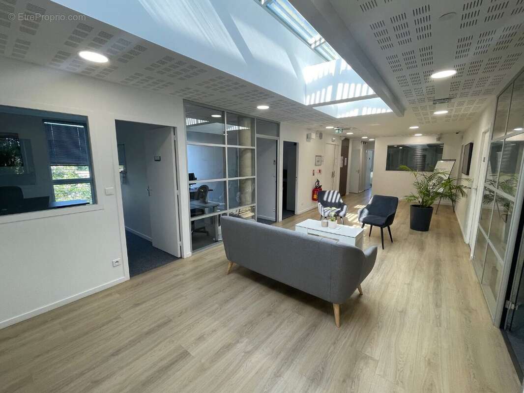 Commerce à PRADES-LE-LEZ