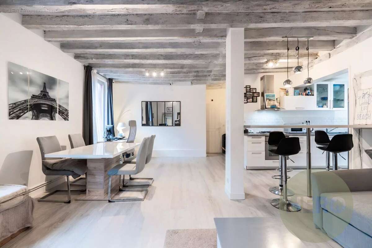 Appartement à NEAUPHLE-LE-CHATEAU