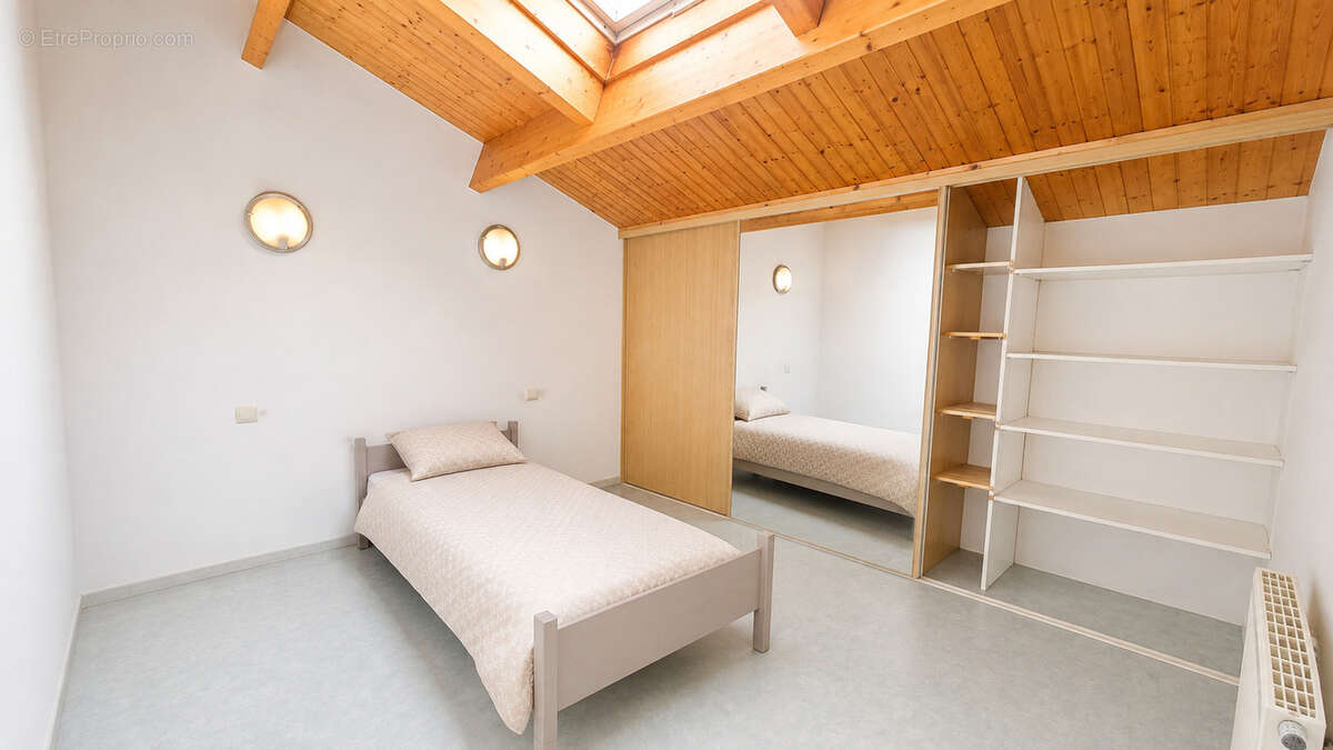 Maison de 152m2 hab avec terrain 1250 M2  sans vis à vis dans quartier calme LA ROCHE SUR YON - photo 8