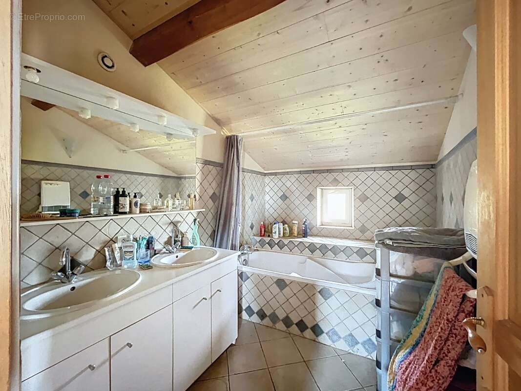 Maison à SAINT-MARTIN-SUR-LAVEZON