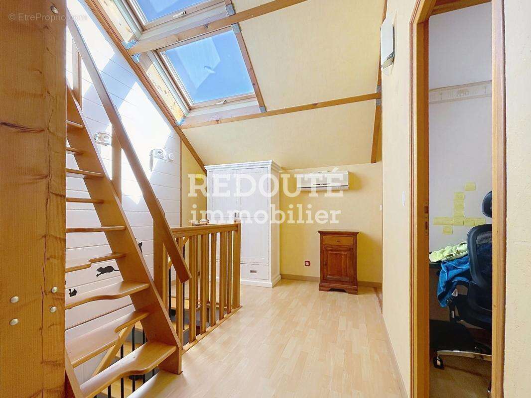 REIMS - À VENDRE - Avenue de LAON - Appartement duplex - photo 9