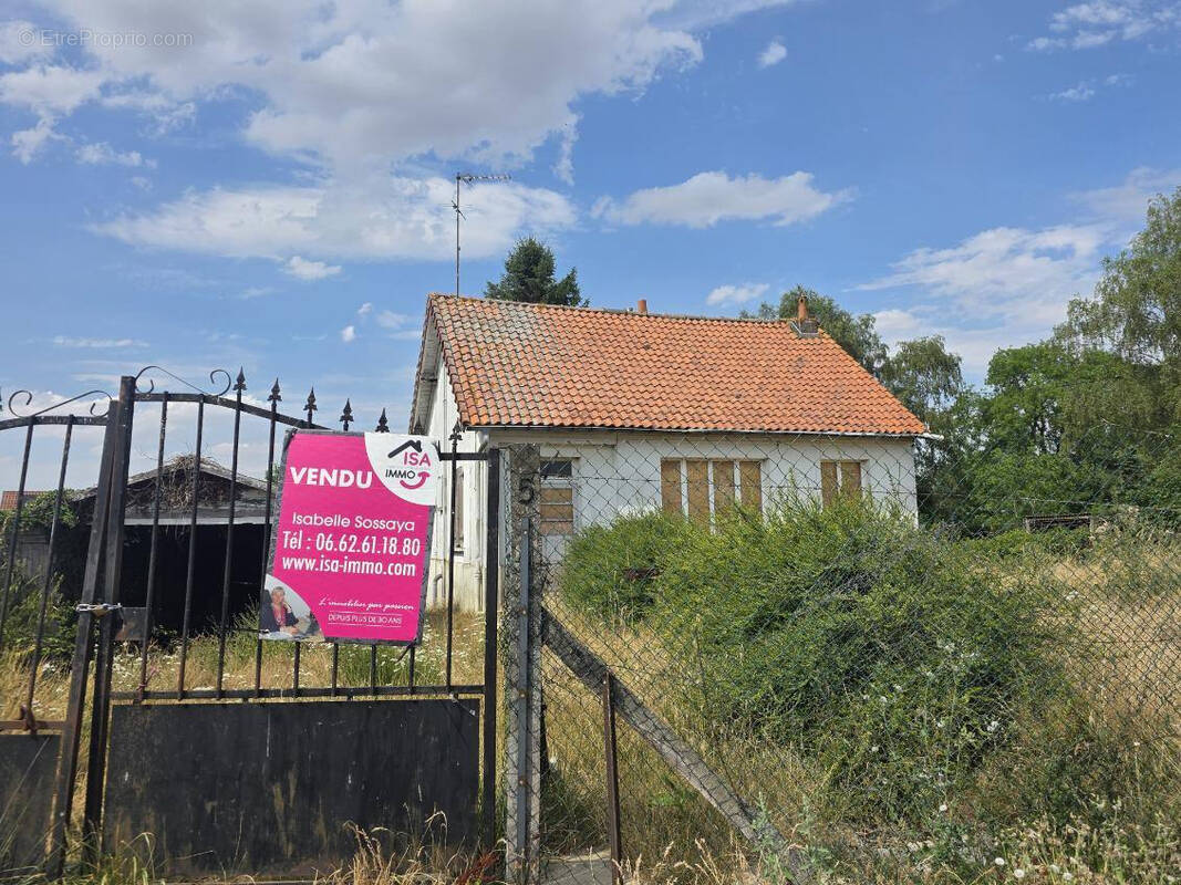 Maison à CREVECOEUR-LE-GRAND