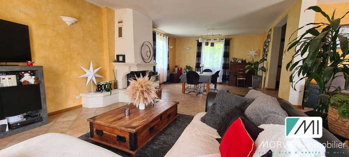 Maison à LA CELLE-LES-BORDES