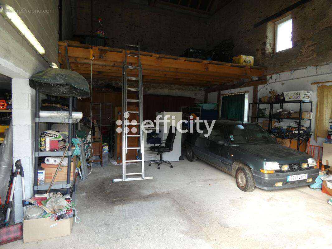 Maison à BELLENAVES