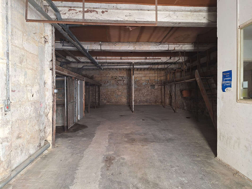 Local d'activité de 142 m² aux Chartrons - photo 2