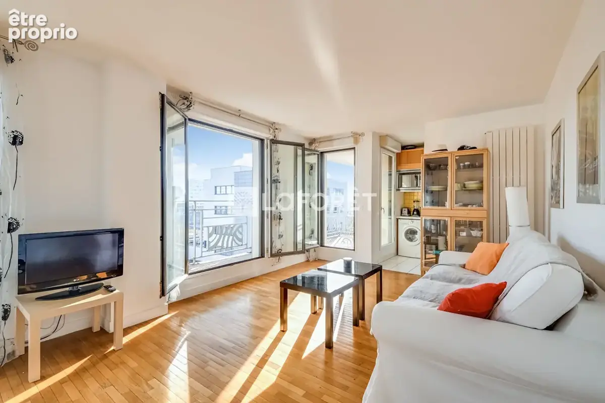 Coup de coeur assuré : vue dégagée, extérieur et place de parking ! - photo 2