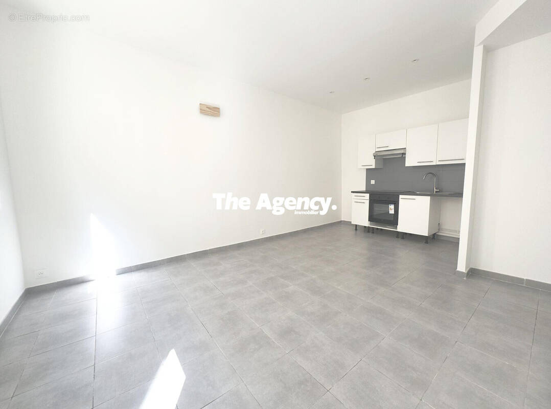 Appartement à MARSEILLE-1E