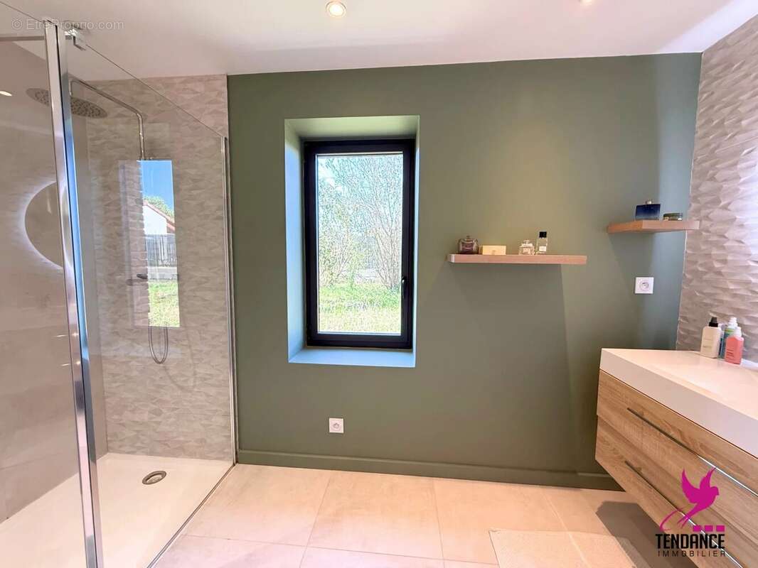 Maison à MONTAIGUT-SUR-SAVE