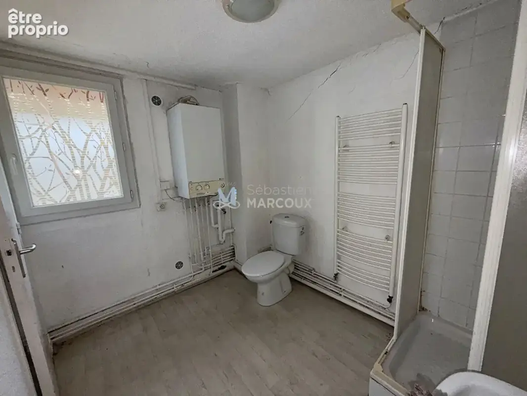 Montbrison centre ville avec cour privative - photo 6