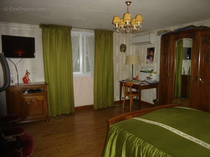 Maison à NOTRE-DAME-DE-SANILHAC