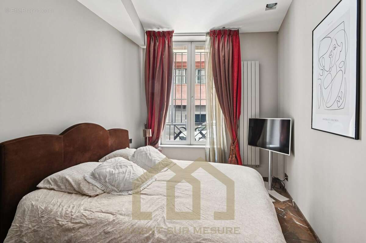 Appartement à PARIS-8E