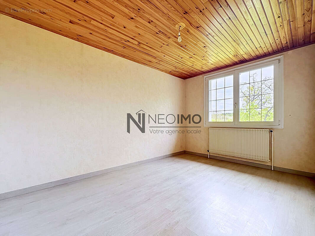 Maison à NEUFCHATEAU