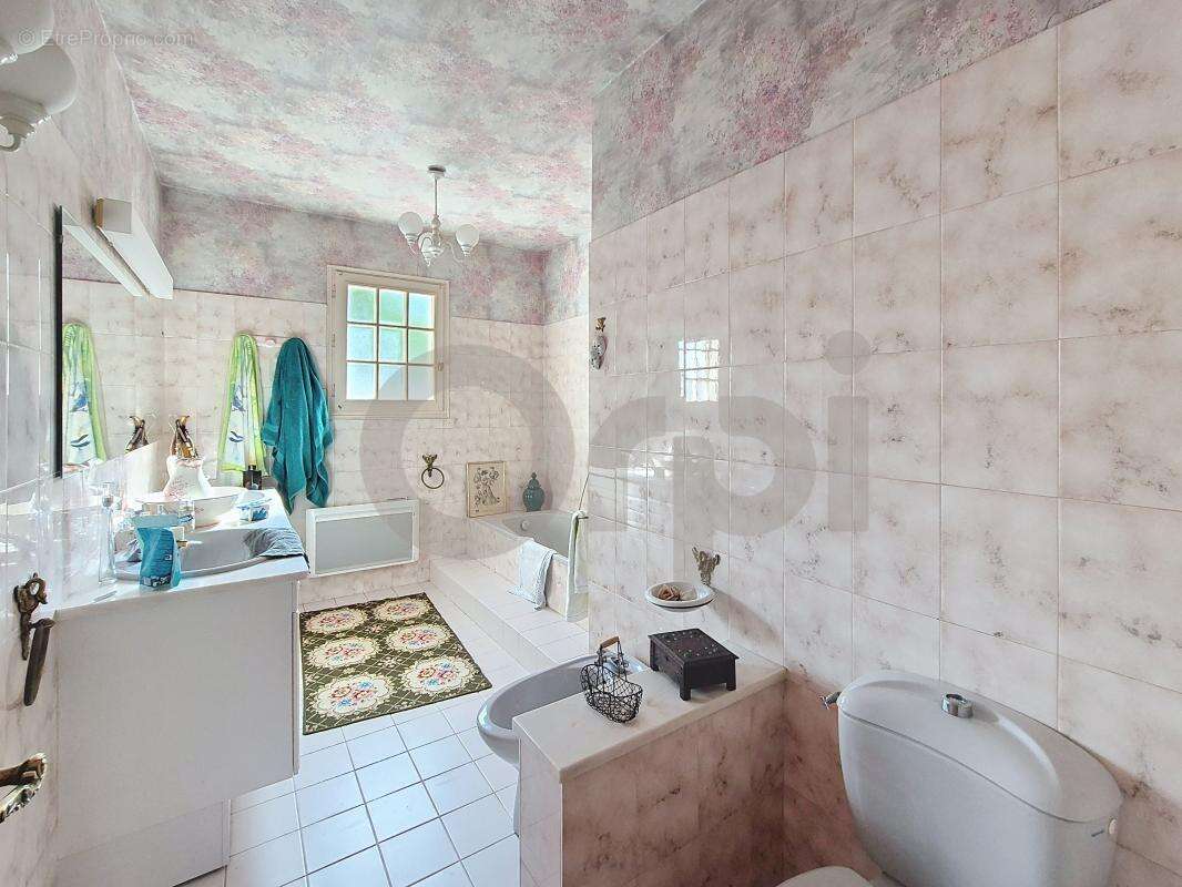 Maison à LE LARDIN-SAINT-LAZARE