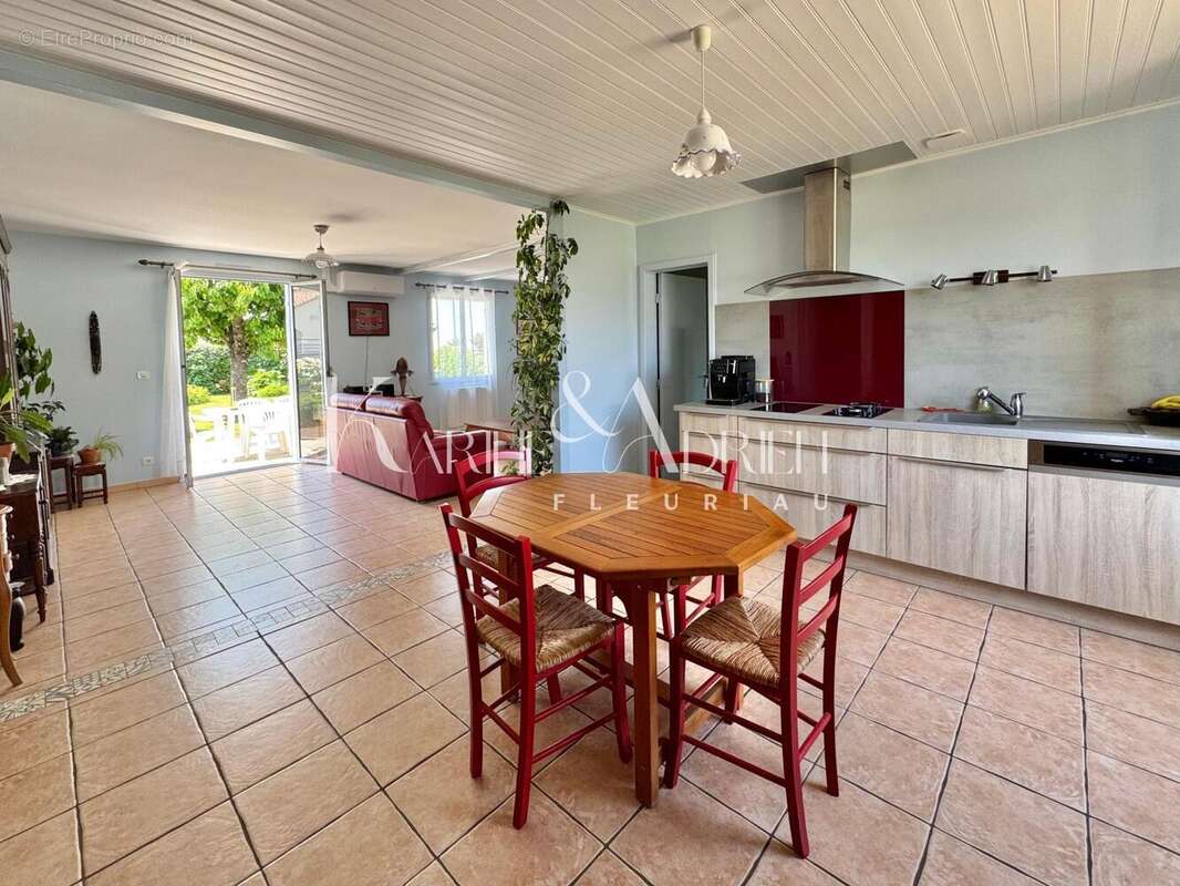 Photo 3 - Maison à SAINT-MARTIN-DE-FRAIGNEAU