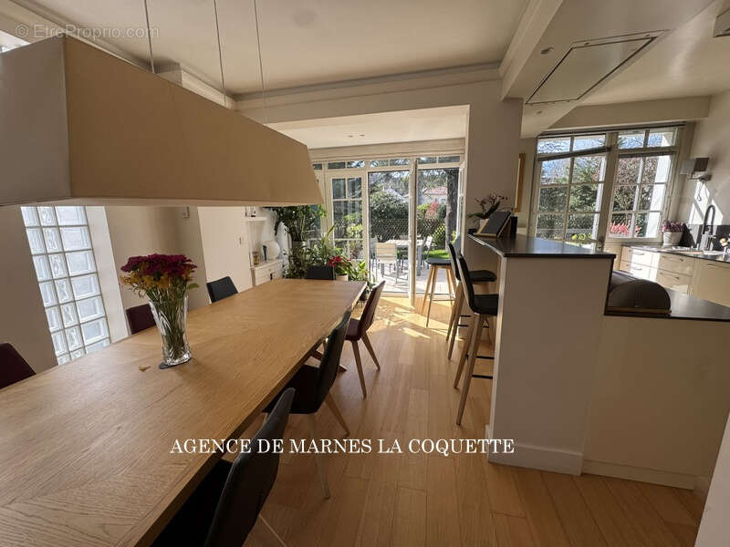 Maison à MARNES-LA-COQUETTE