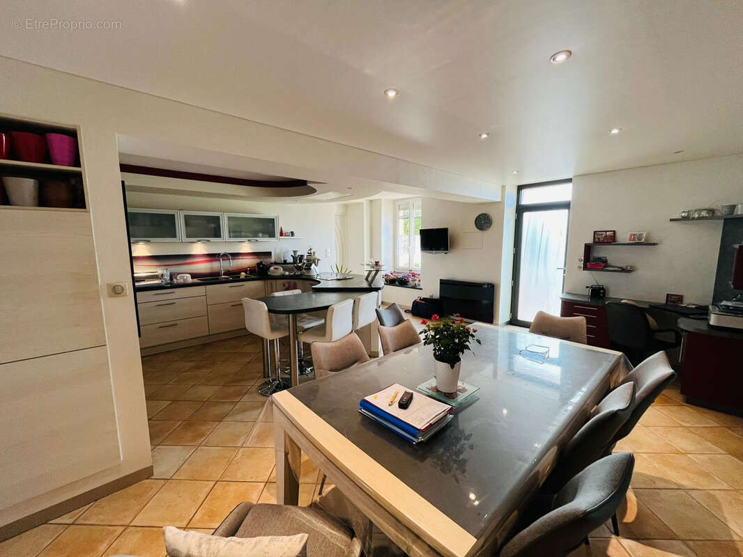 Maison à MONTREVAULT