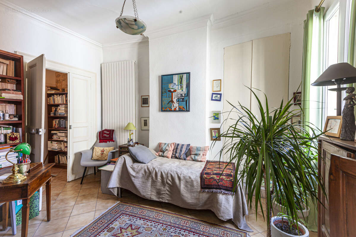 Appartement 5 Pièces de 127 m2, rénové par un architecte - photo 6