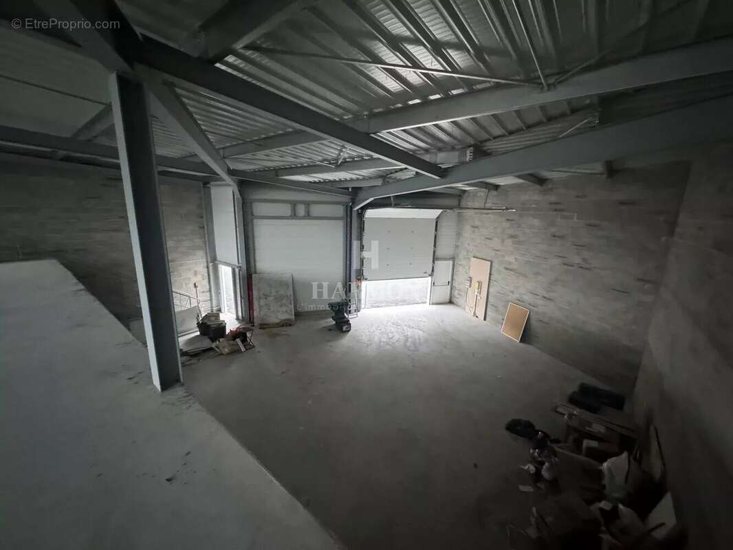 Commerce à MONTUSSAN