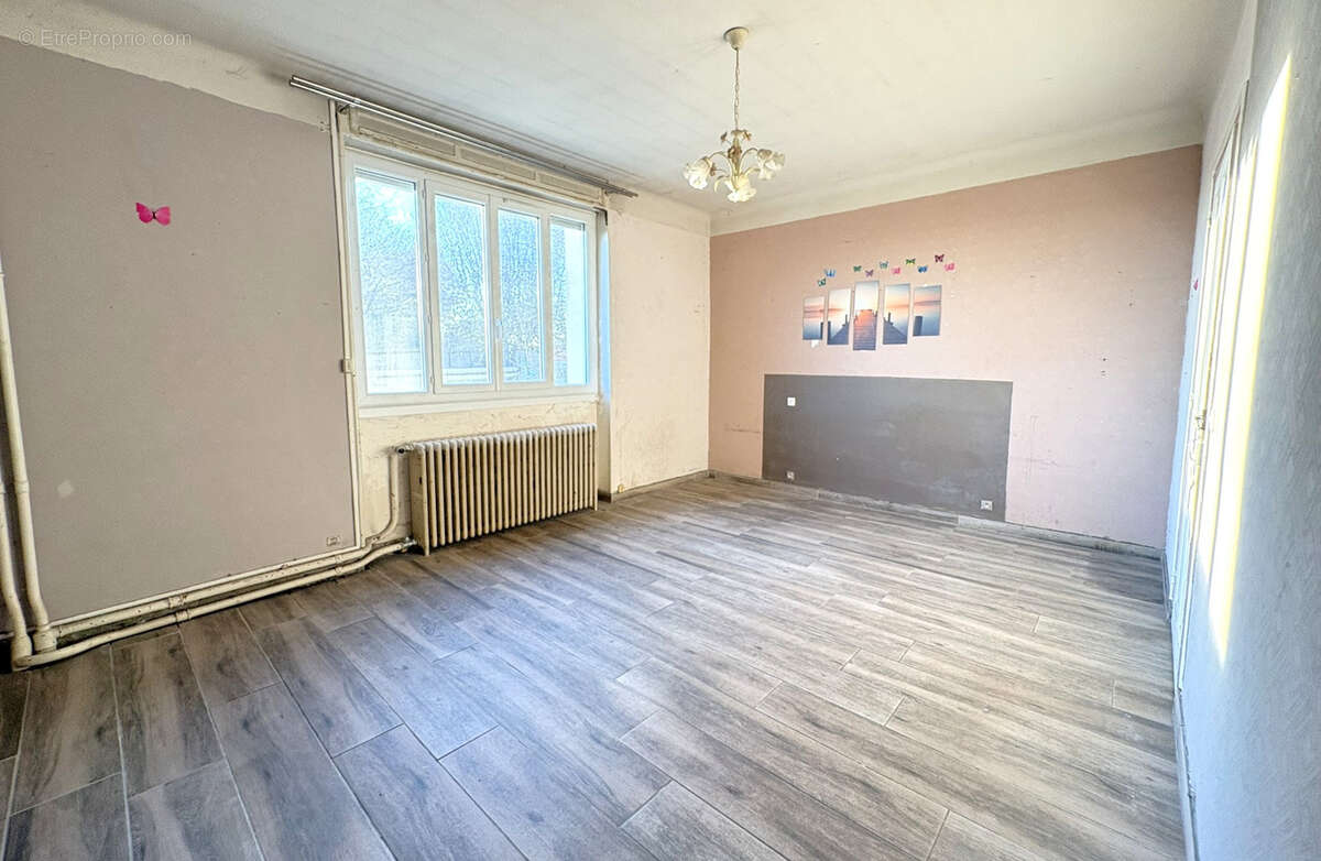 Maison à SAINT-PAUL-DE-VARAX