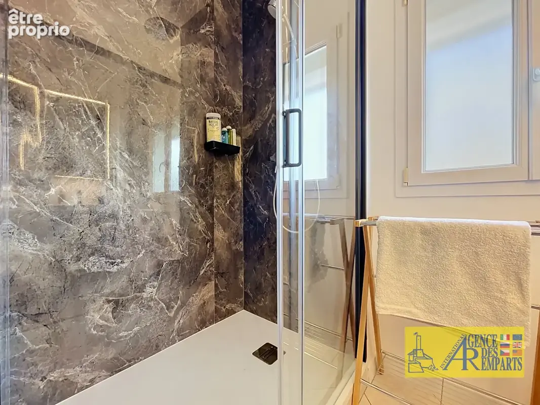 Élégant appartement bourgeois de 76 m2 au cœur d’Antibes - photo 17