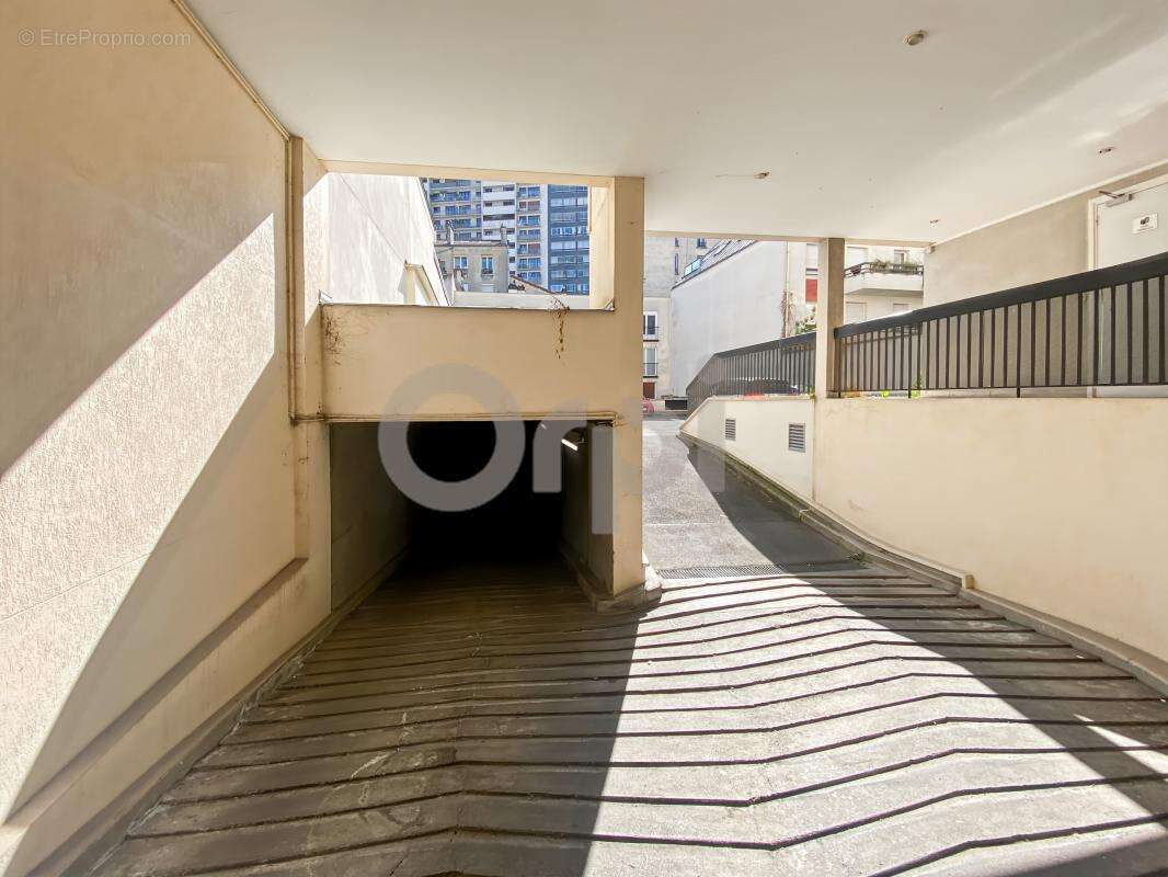 Parking à PARIS-20E