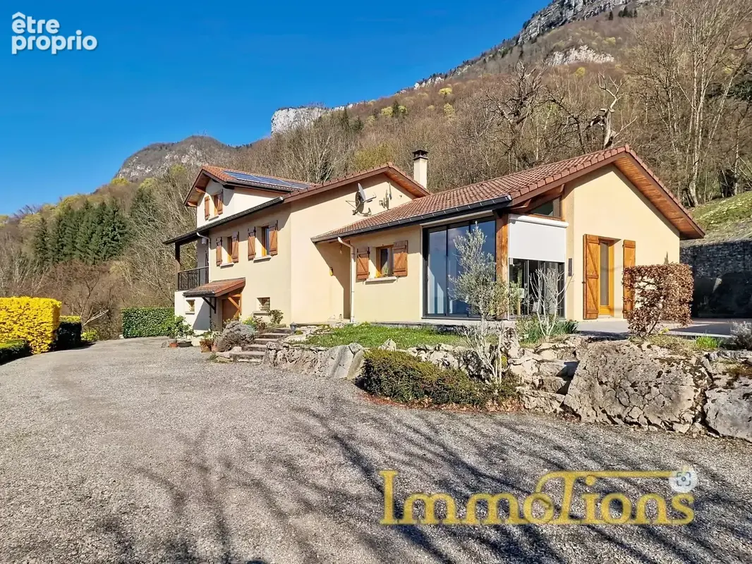 Un domaine d’exception aux portes du Vercors – Près de 27 hectares, deux maisons, des dépendances et une vue spectaculaire - photo 3