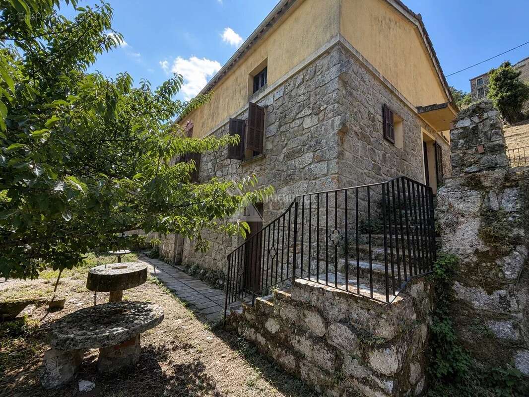 Maison de village a renover - toiture neuve - zoza - photo 7