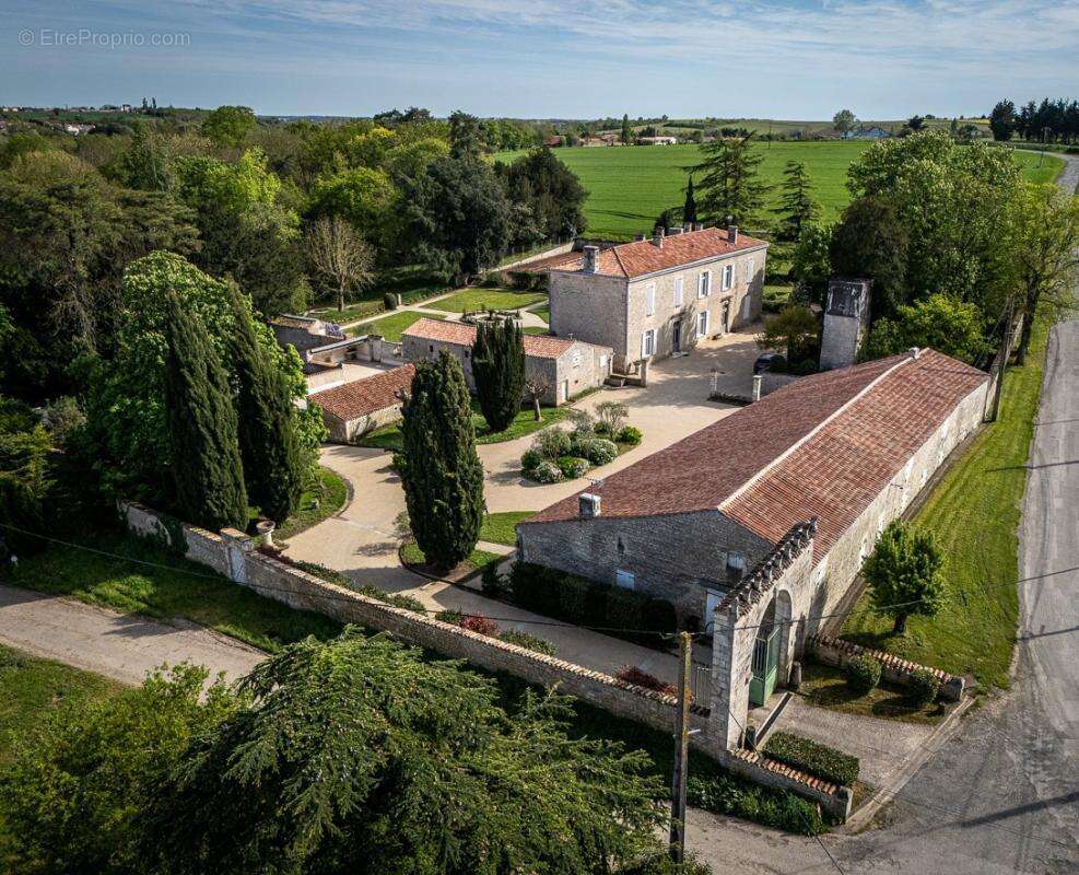 Maison à FONTENAY-LE-COMTE
