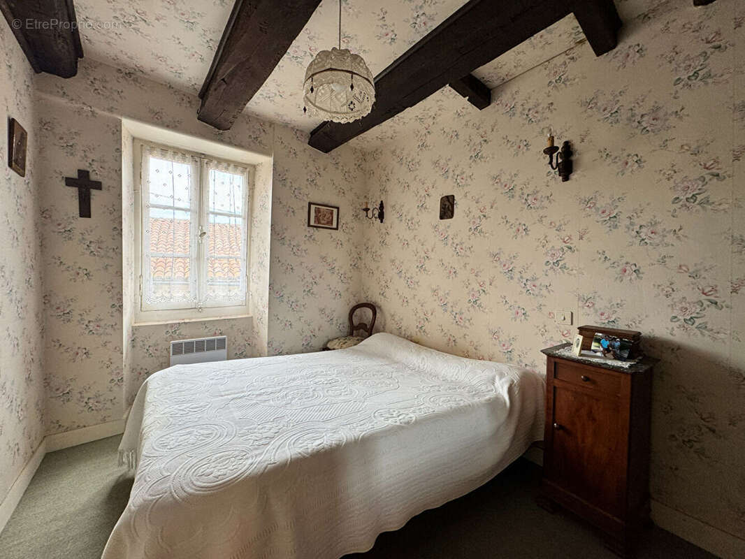 Maison à BOURDEILLES