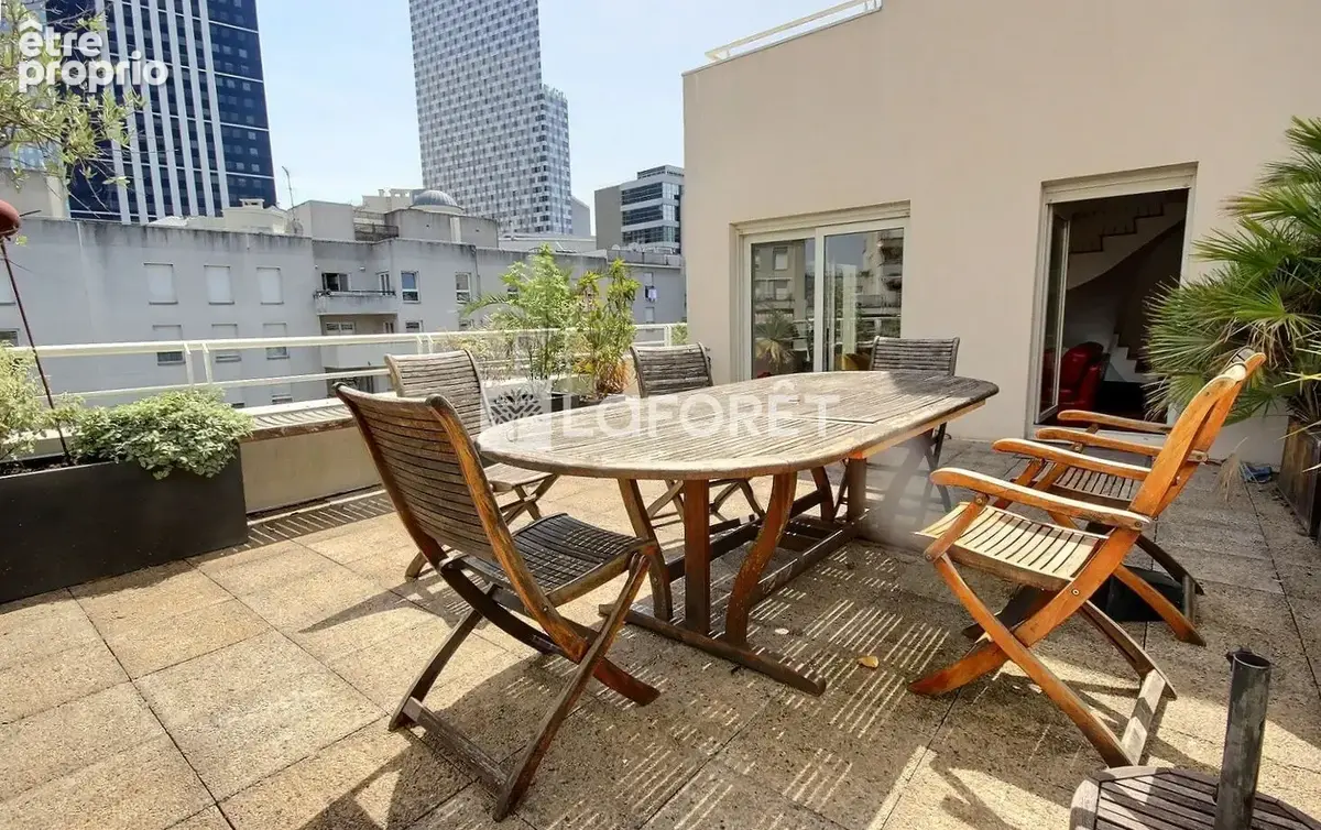 Appartement à COURBEVOIE