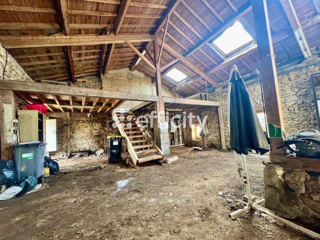 Maison 178 m² à Thiers  - photo 11