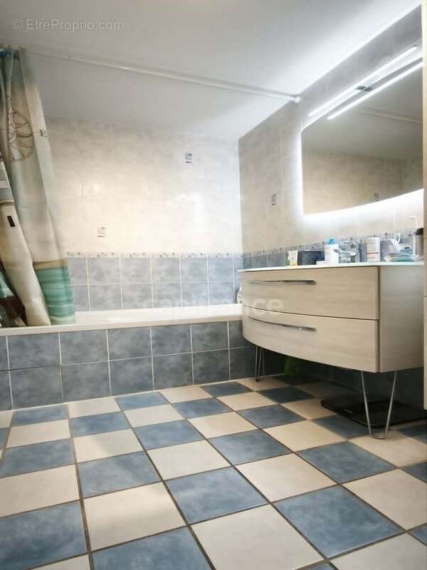 Appartement à RIVES