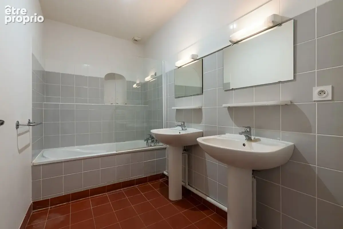 CARCASSONNE - BASTIDE ST-LOUIS Appartement T3 97m² dans un immeuble de caractère avec cour et  jardin intérieur communs - photo 17