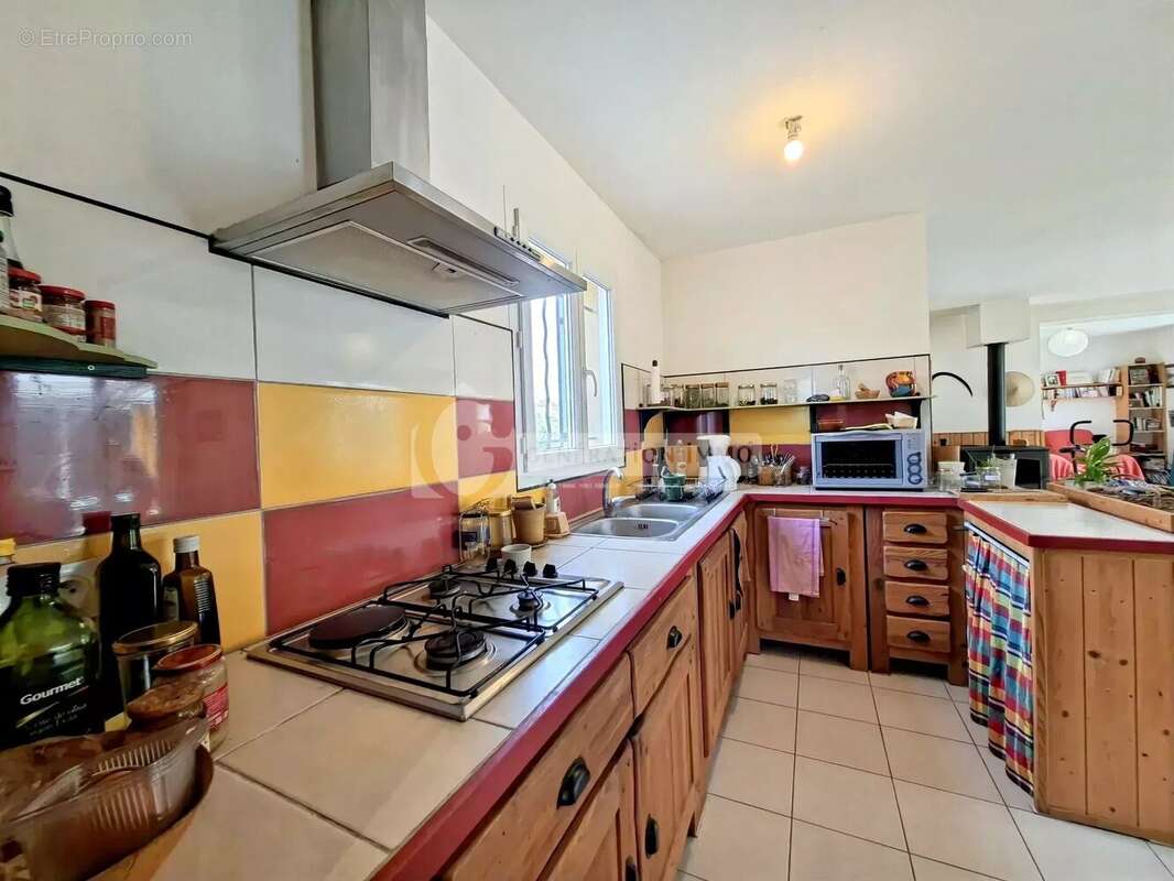 Maison à FONTVIEILLE