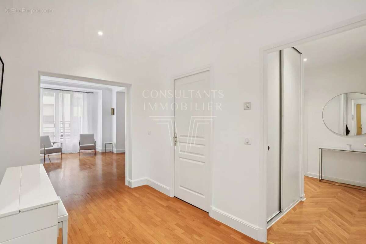 Appartement à NEUILLY-SUR-SEINE