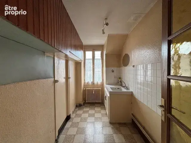 AUTUN, en centre ville, immeuble de rapport libre de 3 T3 avec cour et dépendances. - photo 9