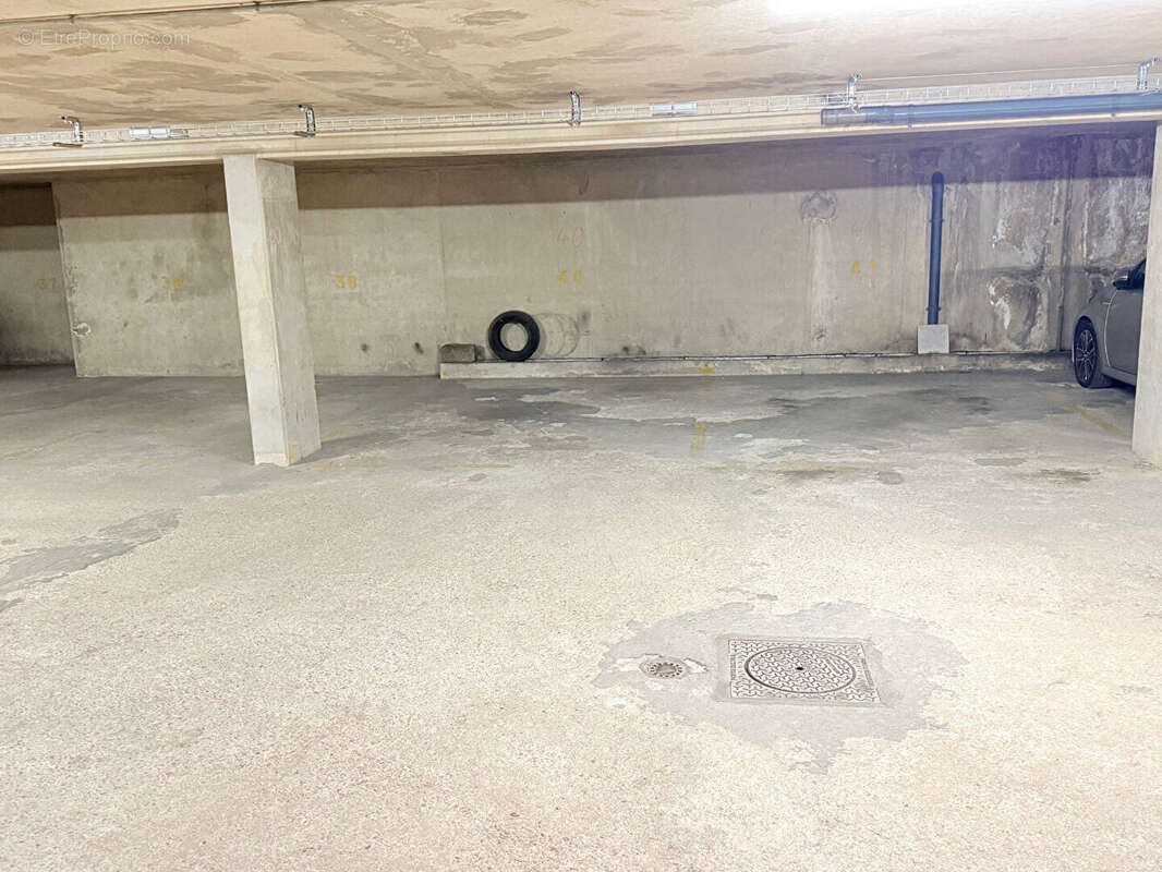 Parking à L'HAY-LES-ROSES