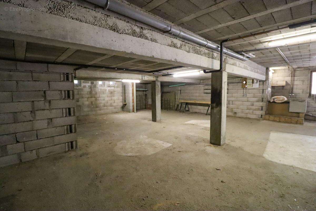 À vendre - Maison familiale 160 m² avec piscine, grand terrain et hangar  - Aussillon (81) - photo 15