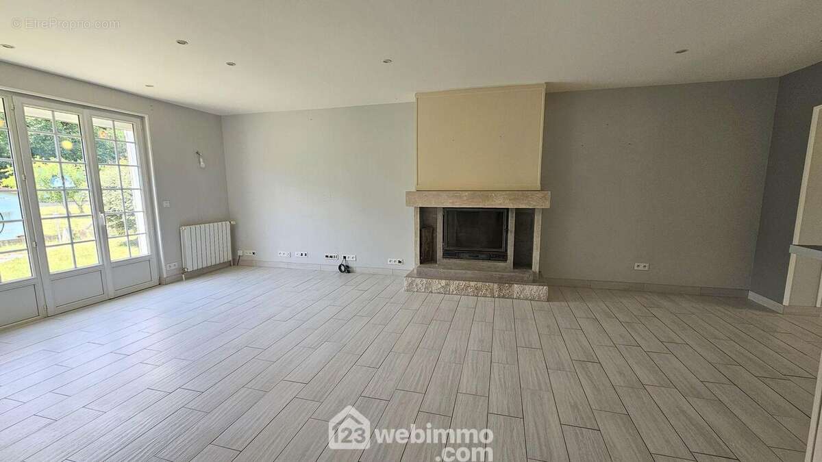 Un séjour lumineux de 32 m².
